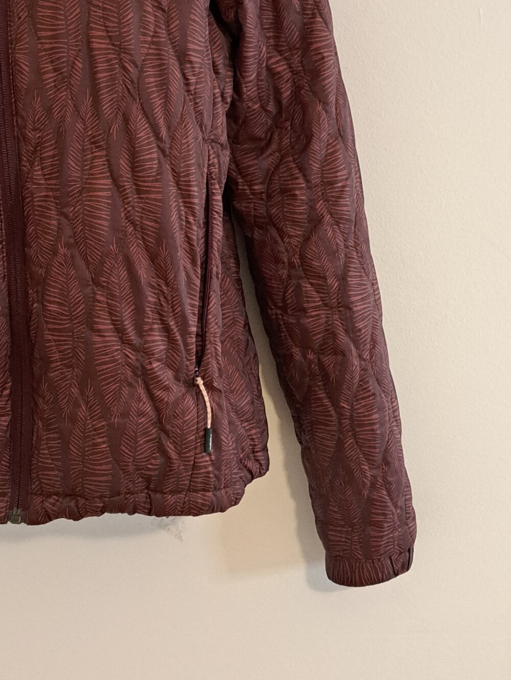 Women's Quilted Hooded Puffer Jacket in Deep Chrysanthenum Size Medium - Picture 9 of 14